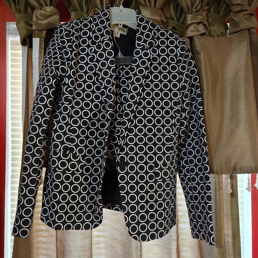 MICHAEL KORS NAVY & WHITE SHORT SUIT SIZE 10